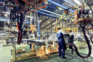 Công nghiệp ô tô Việt Nam: Chưa lớn, đã vội …già